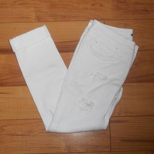 Dollhouse Distressed Capri Crop Jeans